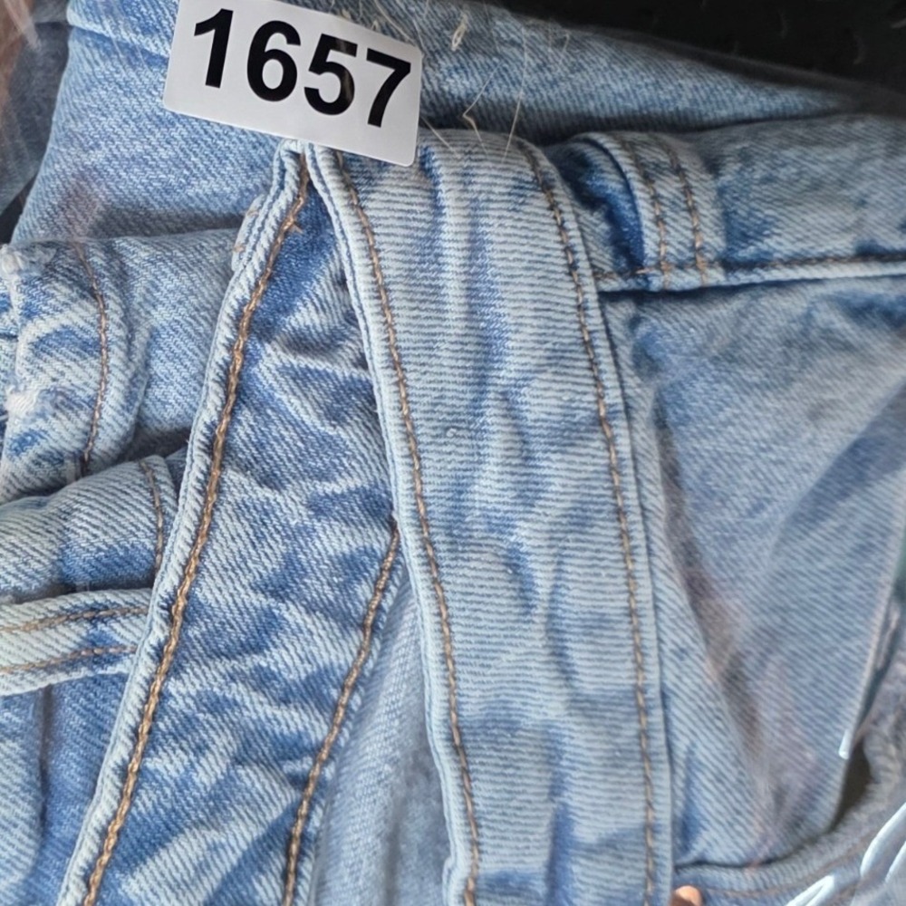 Wild Fable High Rise Tapered Distressed Jeans Light Wash Blue Womens Size 6 - Picture 11 of 11